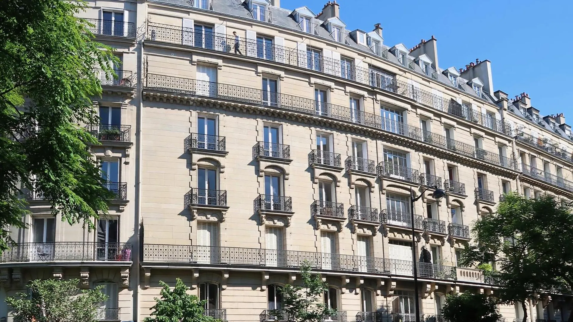 Appartement 31M Carres 75016 Parigi